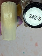 242-S Buttercream (sheer) vernis à stamping - Ongles Elaine Lemay