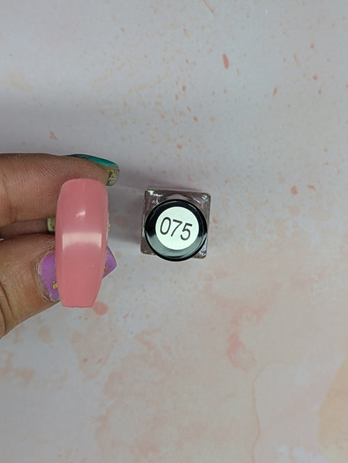 #075 Everything’s Rosy vernis à stamping - Ongles Elaine Lemay