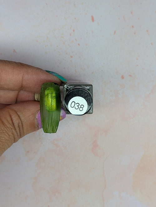 #038 Mystic Moss vernis à stamping - Ongles Elaine Lemay