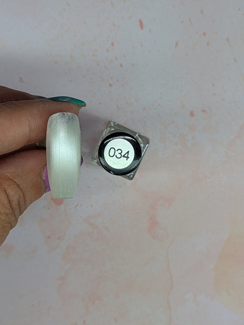 #034 Angelic White vernis Ă stamping - Ongles Elaine Lemay