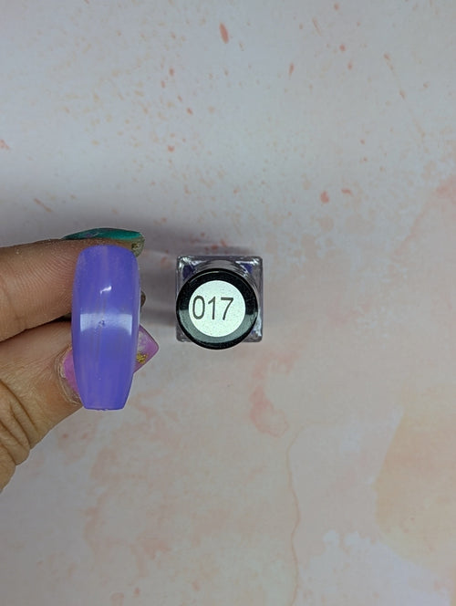#017 Lynnie Loves Lavender vernis à stamping - Ongles Elaine Lemay
