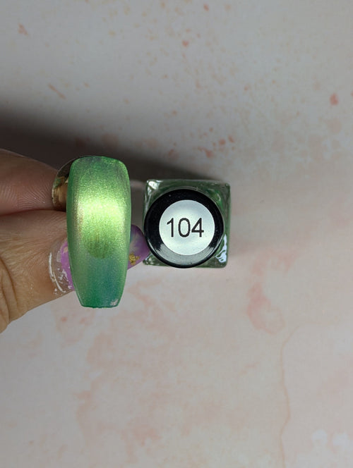 #104 Mint Sweetie vernis Ă  stamping - Ongles Elaine Lemay