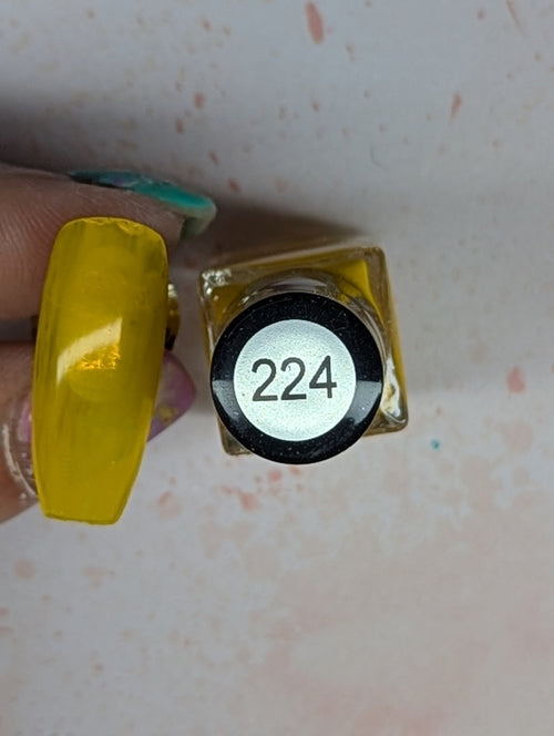 #224 Buttercup vernis à stamping - Ongles Elaine Lemay