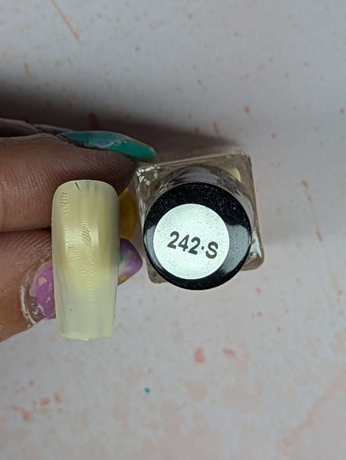 #242-S Buttercream (sheer) vernis à stamping - Ongles Elaine Lemay