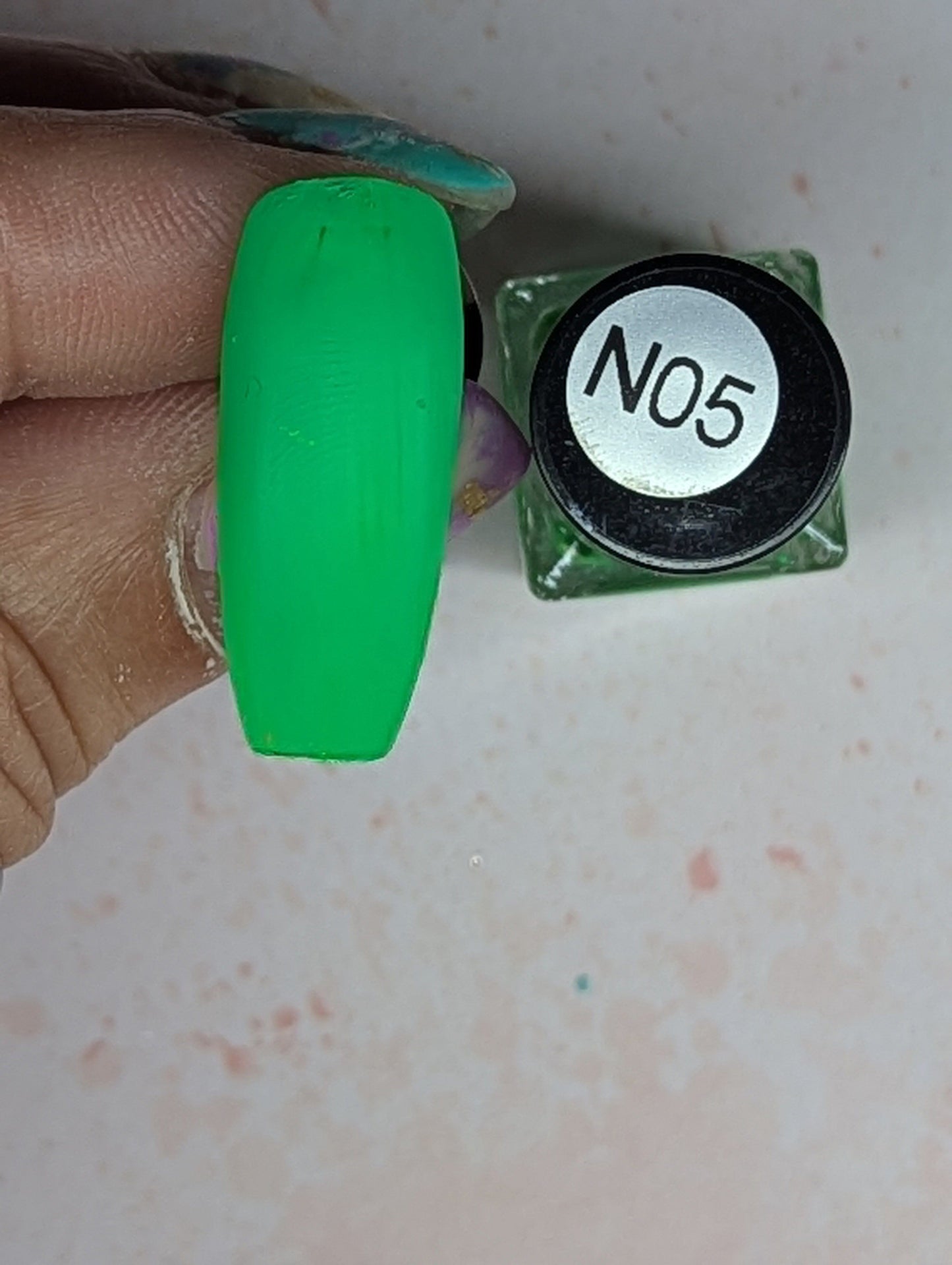 #N05 Lime in the coconut neon vernis à stamping - Ongles Elaine Lemay