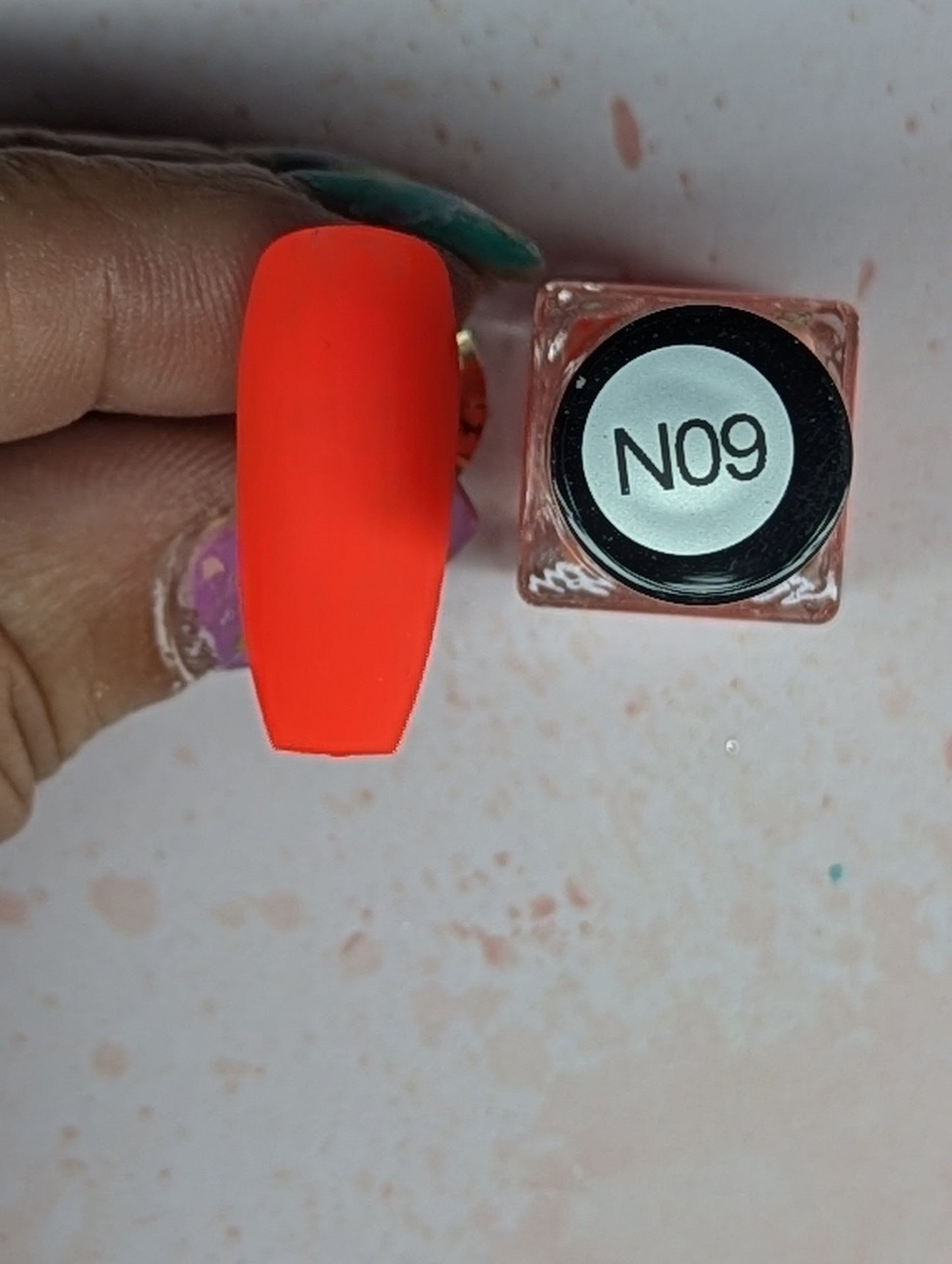 #N09 Coral Burst neon vernis à stamping - Ongles Elaine Lemay