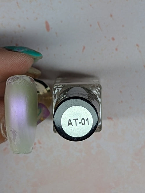 #AT-01 Angelic Tint vernis à stamping - Ongles Elaine Lemay