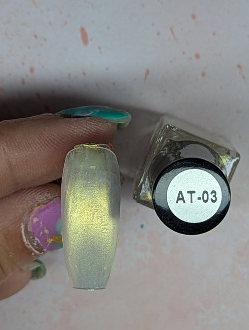 #AT-03 Angelic Tint vernis à stamping - Ongles Elaine Lemay