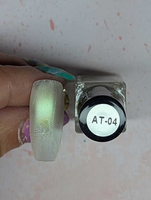 #AT-04 Angelic Tint vernis à stamping - Ongles Elaine Lemay