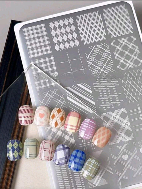 Plaque de stamping Carreauté - Ongles Elaine Lemay