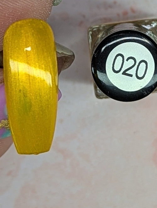 020 Copper Hint vernis à stamping - Ongles Elaine Lemay