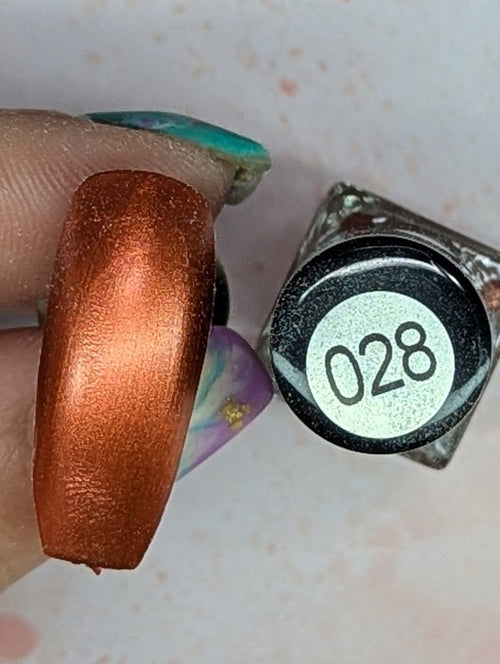 028 Pretty Penny vernis à stamping - Ongles Elaine Lemay