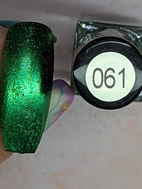 061 Glitzy Evergreen vernis à stamping - Ongles Elaine Lemay