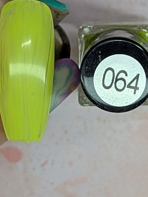 064 New Bud vernis à stamping - Ongles Elaine Lemay