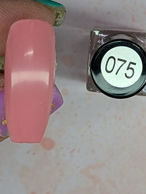 075 Everything’s Rosy vernis à stamping - Ongles Elaine Lemay