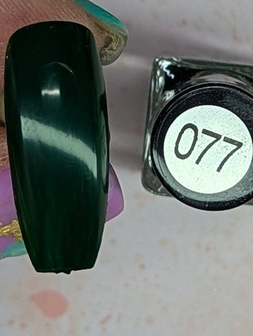077 Lush Leaf vernis à stamping - Ongles Elaine Lemay
