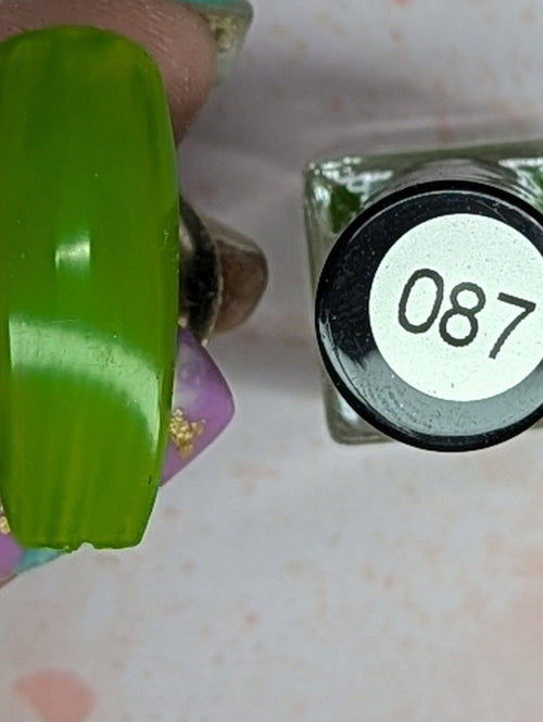 087 Enlighten mint vernis à stamping - Ongles Elaine Lemay