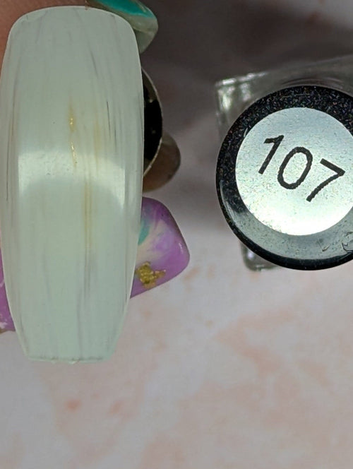107 Ice Grey vernis à stamping - Ongles Elaine Lemay