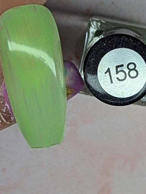 158 Matcha vernis à stamping - Ongles Elaine Lemay