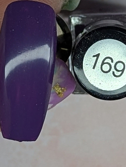 169 Eggplant vernis à stamping - Ongles Elaine Lemay