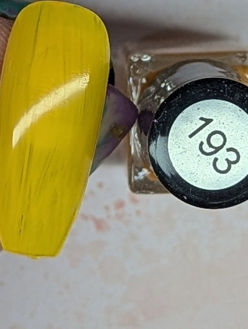 193 Butternut squash vernis à stamping - Ongles Elaine Lemay