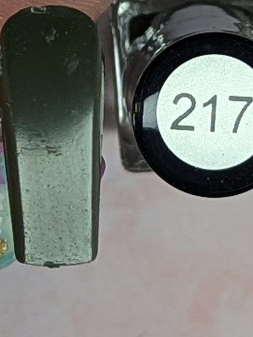 217 Army Green vernis à stamping - Ongles Elaine Lemay