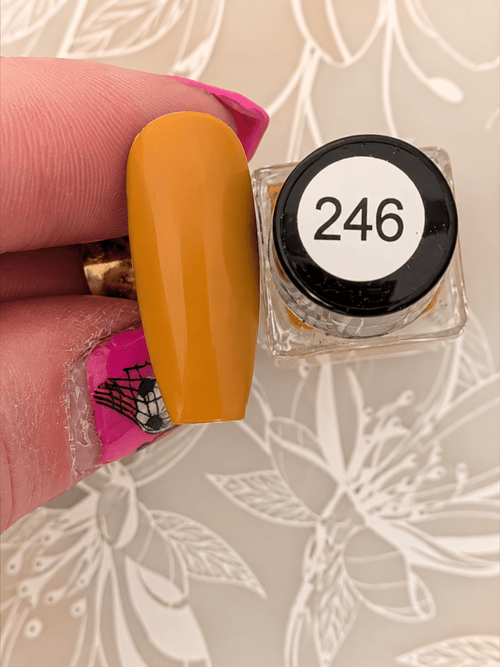 246 Honey Dijon vernis à stamping - Ongles Elaine Lemay
