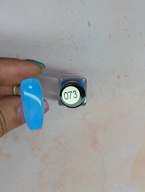 #073 Blue Bell vernis à stamping - Ongles Elaine Lemay 