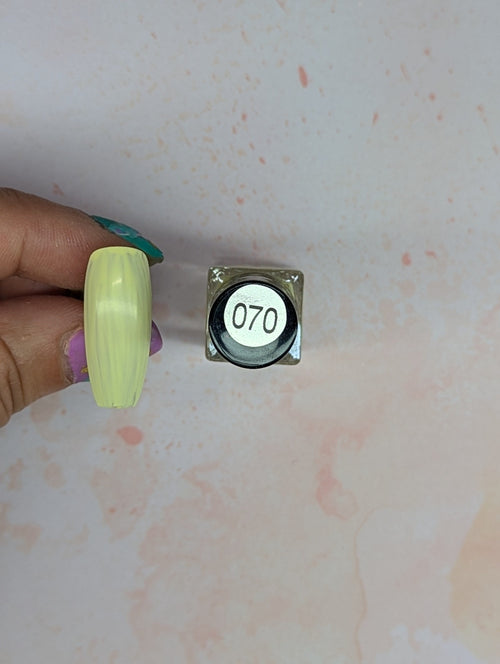 #070 Magnolia vernis à stamping - Ongles Elaine Lemay 