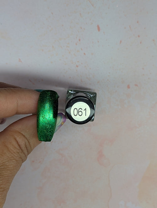#061 Glitzy Evergreen vernis à stamping - Ongles Elaine Lemay 