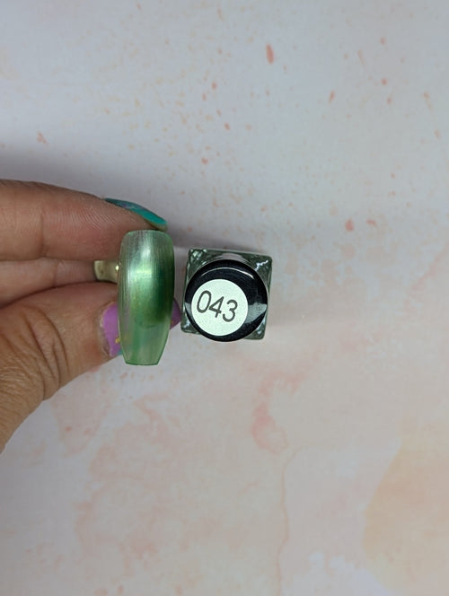 #043 Green means GO! vernis à stamping - Ongles Elaine Lemay 