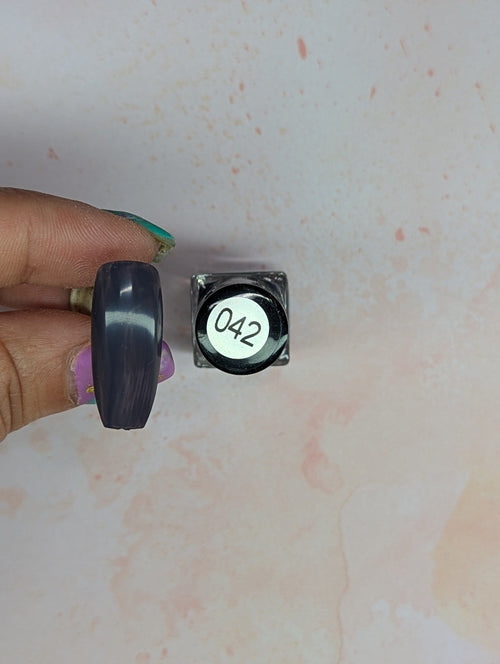 #042 Slate Grey vernis à stamping - Ongles Elaine Lemay 