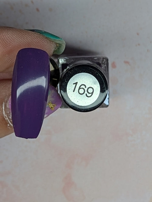 #169 Eggplant vernis à stamping - Ongles Elaine Lemay 