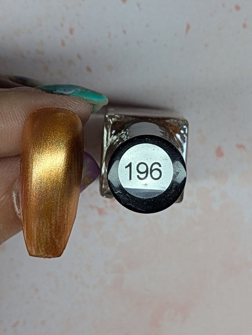 #196 Shimmery Bronze vernis à stamping - Ongles Elaine Lemay 