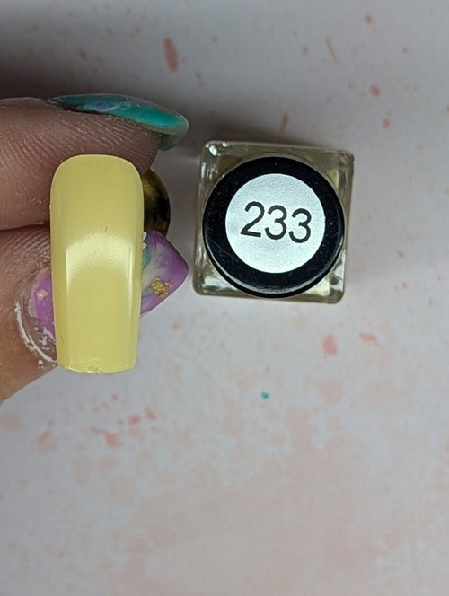 #233 Chick vernis à stamping - Ongles Elaine Lemay 