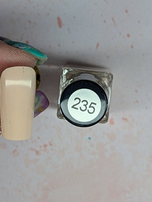 #235 Eggshell vernis à stamping - Ongles Elaine Lemay 