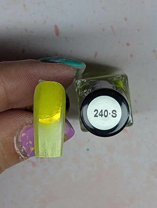 #240-S Green Ginger (sheer) vernis à stamping - Ongles Elaine Lemay 