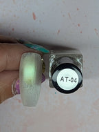 #AT-04 Angelic Tint vernis à stamping - Ongles Elaine Lemay 