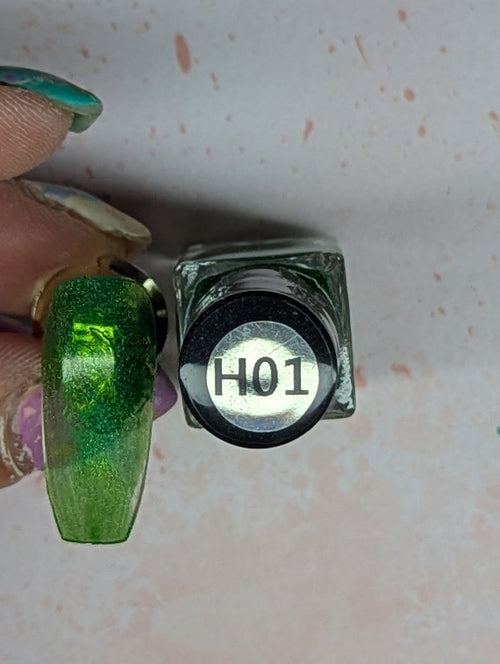 Holo 01 Emerald Isle vernis à stamping - Ongles Elaine Lemay