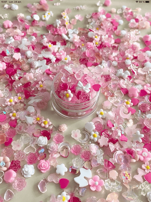Mix aléatoire bijoux 3D rose - Ongles Elaine Lemay 