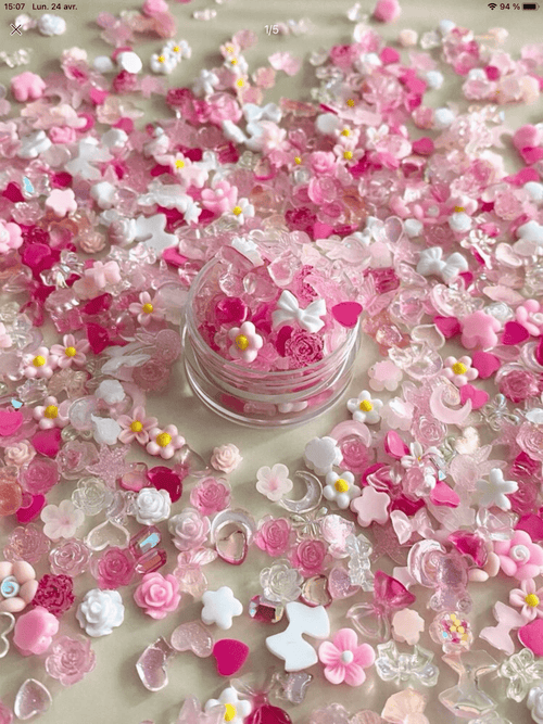Mix aléatoire bijoux 3D rose - Ongles Elaine Lemay