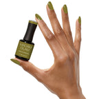 Olive Essence vernis gel Madam Glam vert olive sur ongles